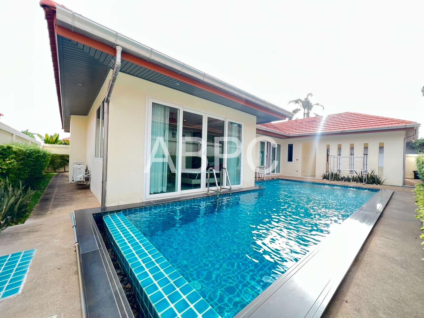 Pool Villa 4 Bedrooms 5 Bathrooms in Mapprachan