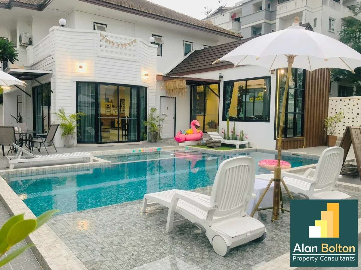 Pool Villa 4 Bedroom 6 Bathroom in Jomtien