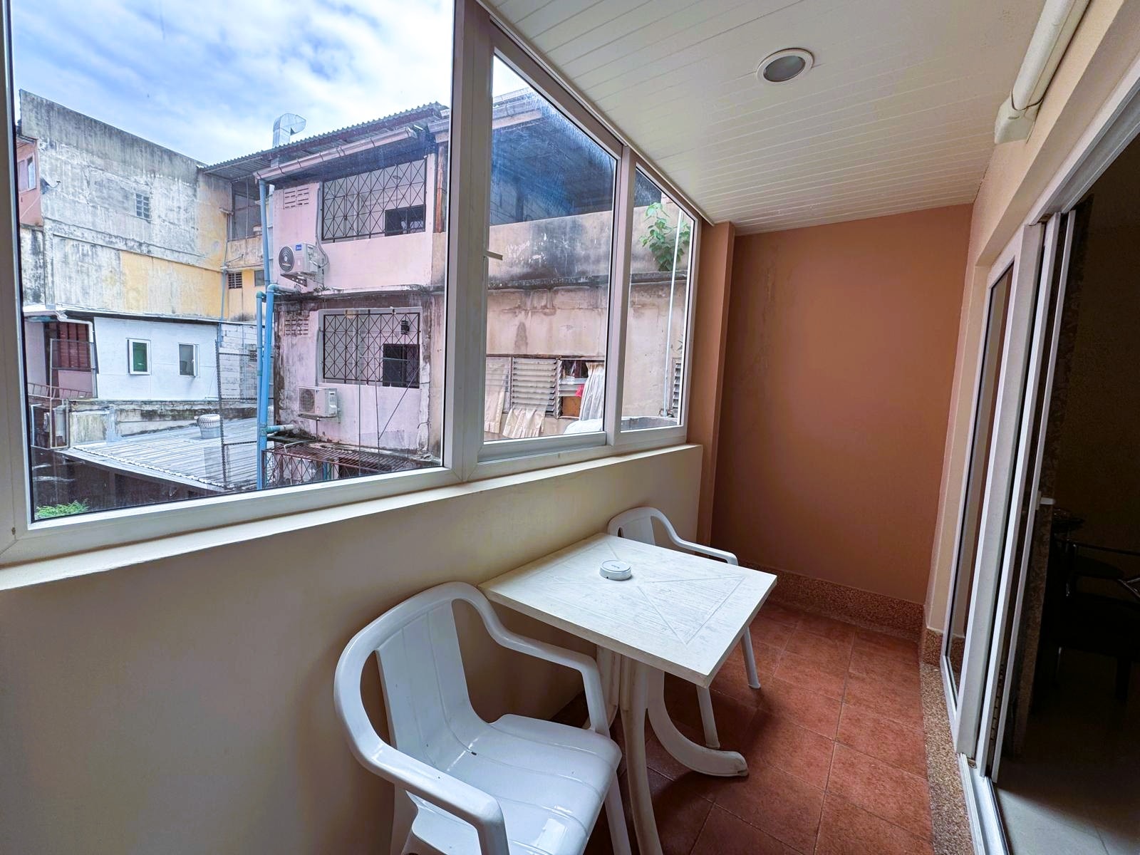 Large Like New Studio Condo In Central Pattaya photo 20