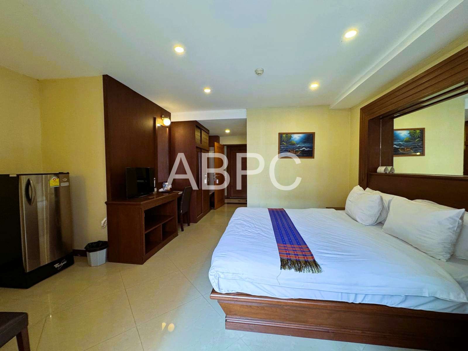 Large Like New Studio Condo In Central Pattaya photo 5