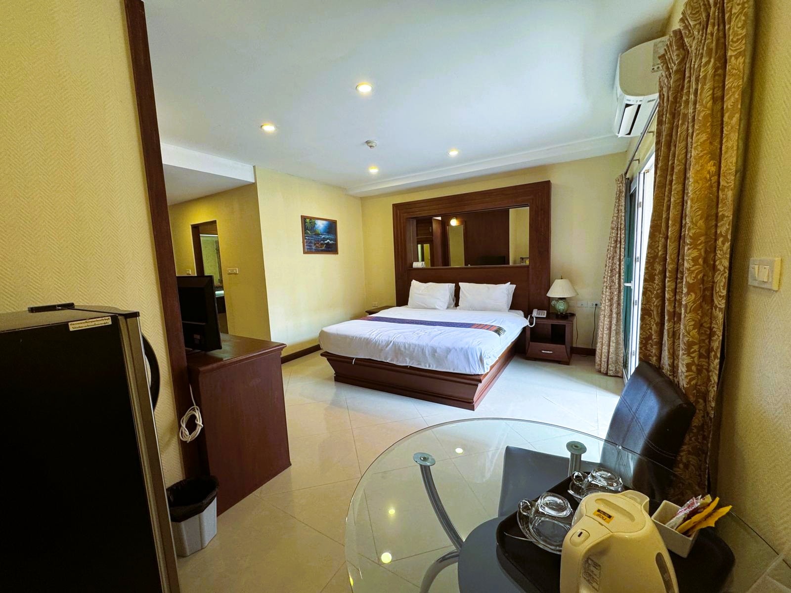 Large Like New Studio Condo In Central Pattaya photo 18