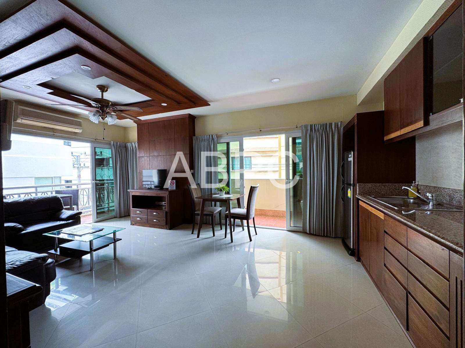 Like New Corner Unit 1 Bed 1 Bath Condo In Central Pattaya photo 5