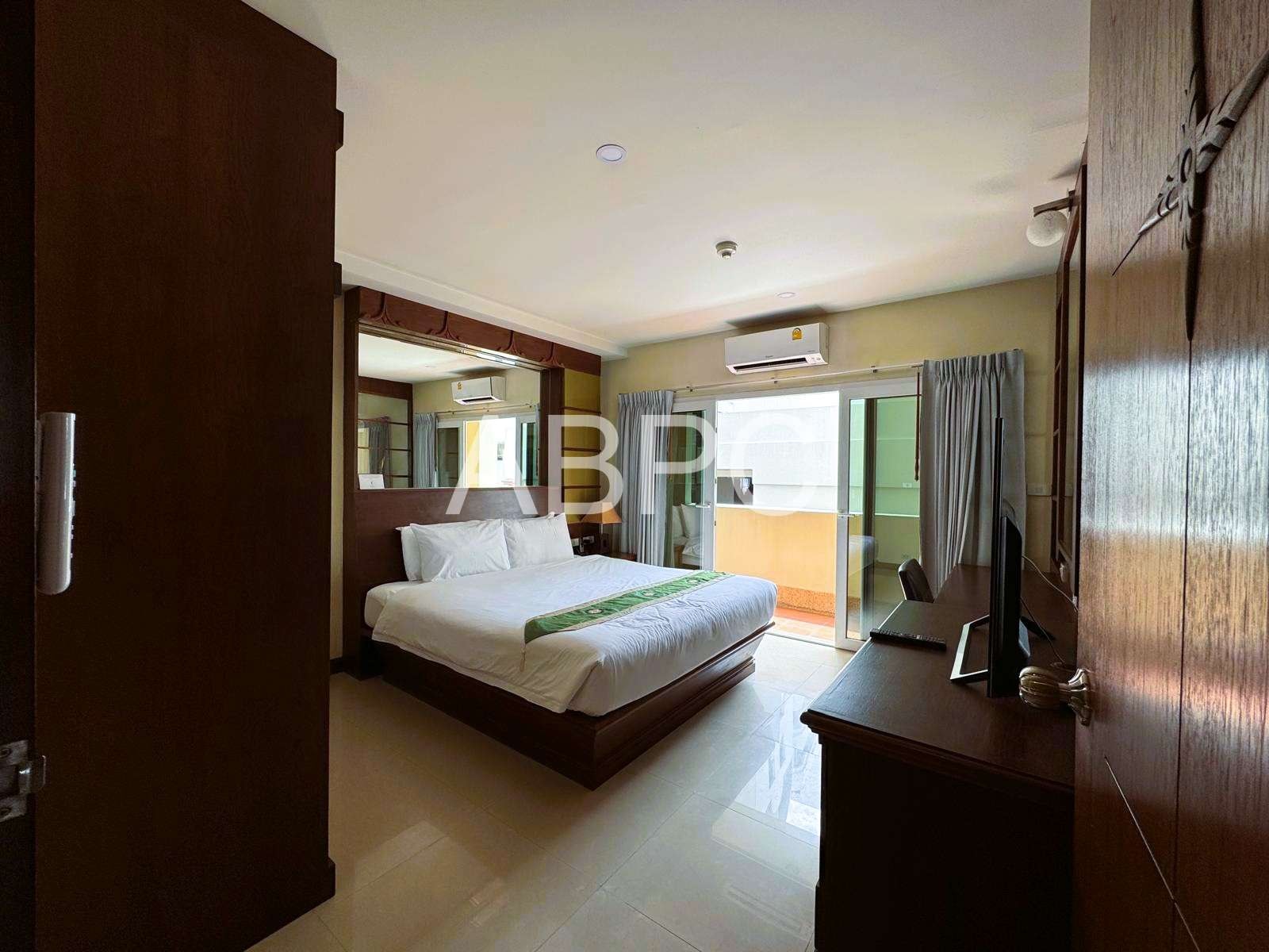 Like New Corner Unit 1 Bed 1 Bath Condo In Central Pattaya photo 3