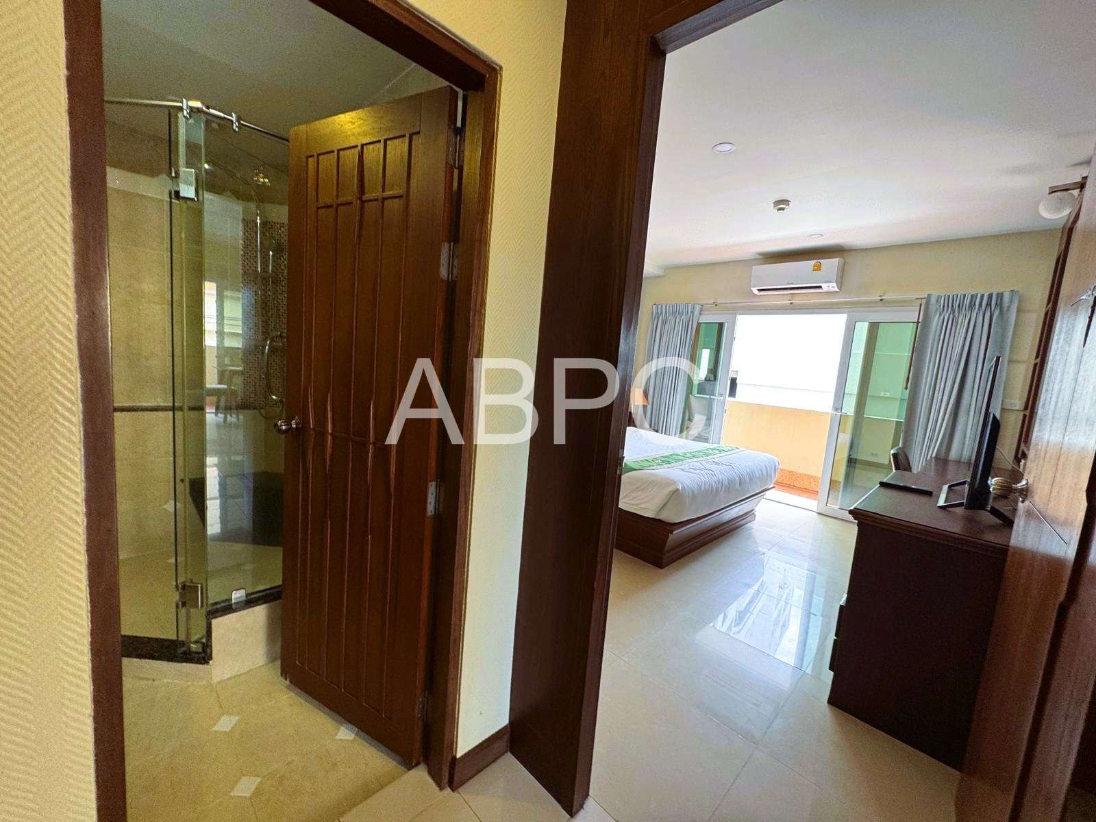 Like New Corner Unit 1 Bed 1 Bath Condo In Central Pattaya photo 4