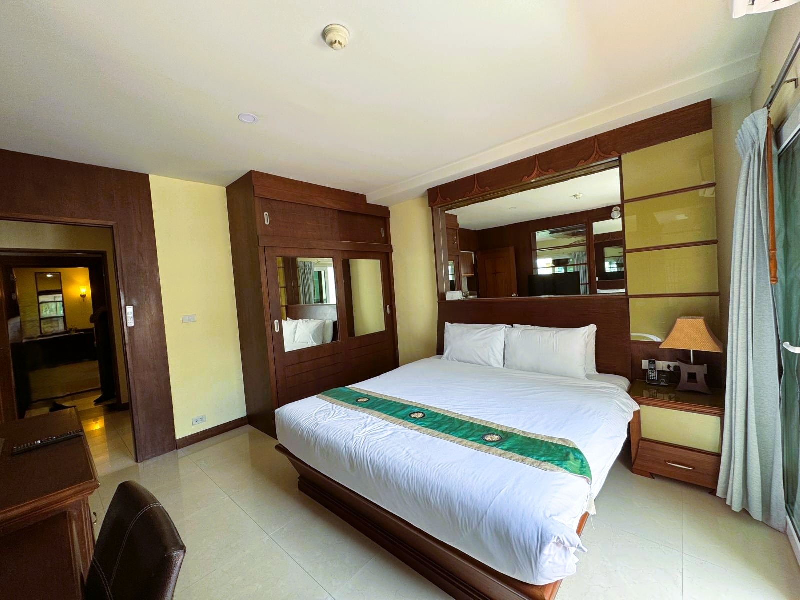 Like New Corner Unit 1 Bed 1 Bath Condo In Central Pattaya photo 24