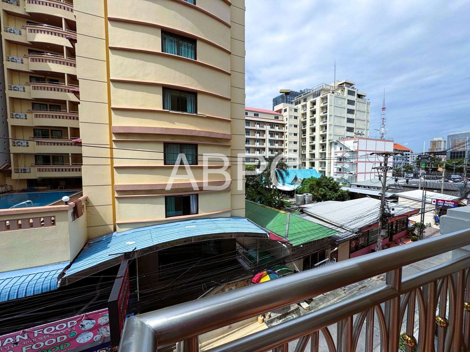 Like New Corner Unit 1 Bed 1 Bath Condo In Central Pattaya photo 15