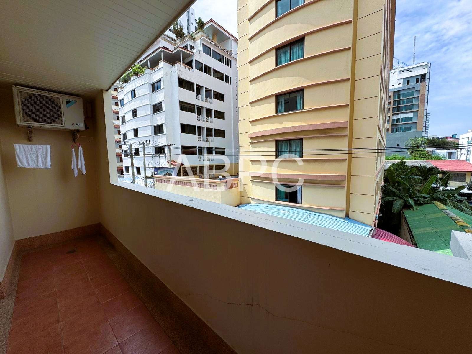 Like New Corner Unit 1 Bed 1 Bath Condo In Central Pattaya photo 6