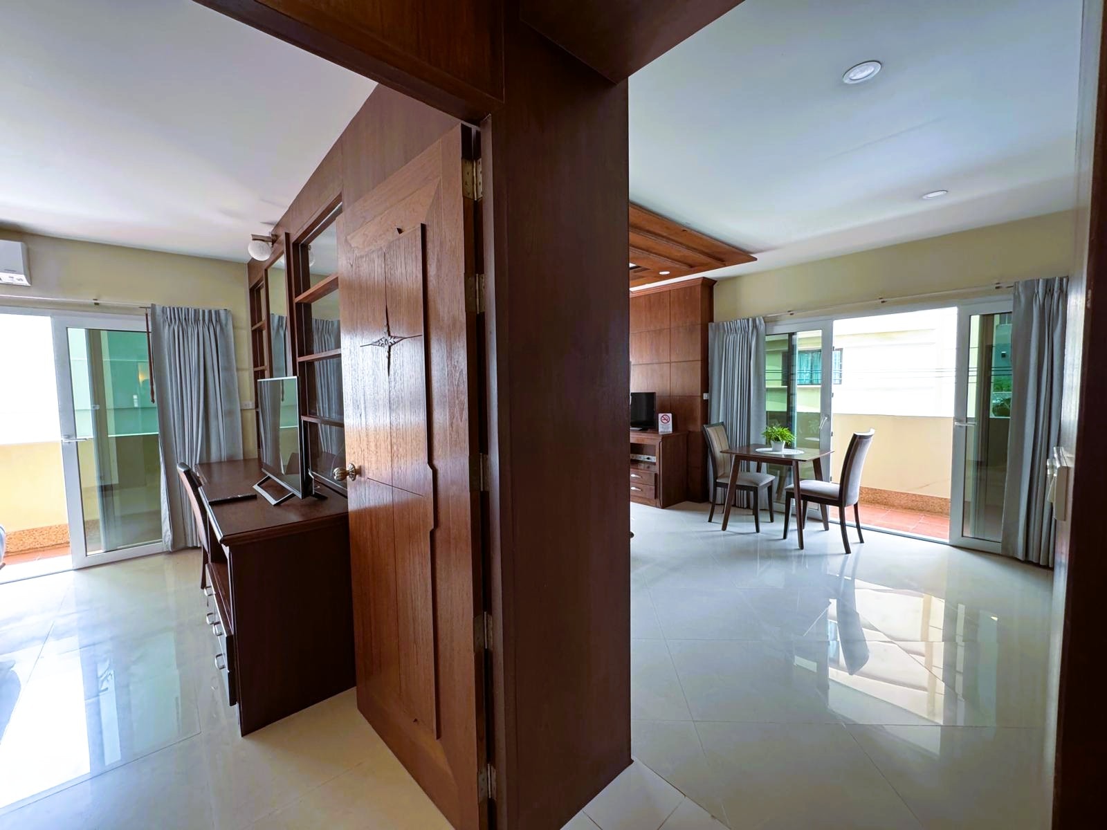 Like New Corner Unit 1 Bed 1 Bath Condo In Central Pattaya photo 22