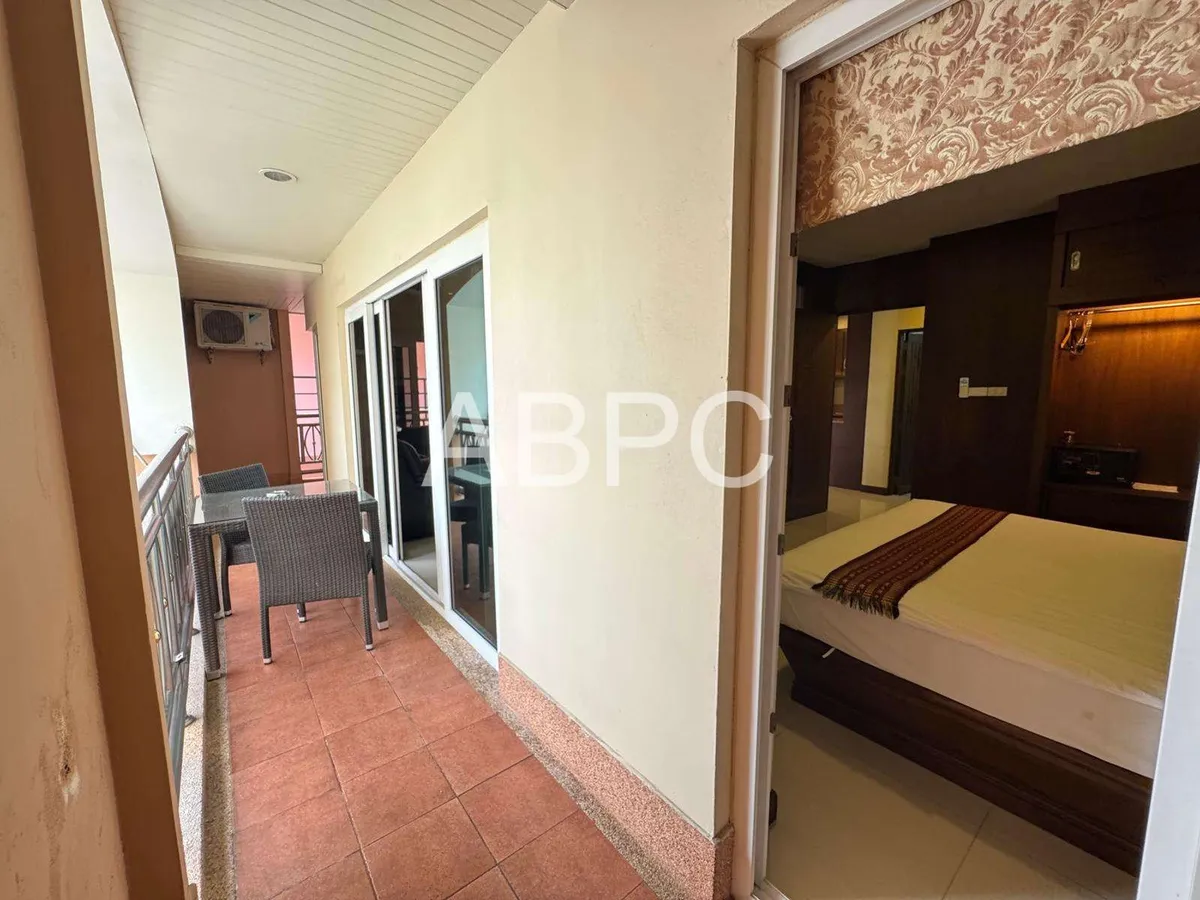 Like New Corner Unit 1 Bed 1 Bath Condo In Central Pattaya photo 3
