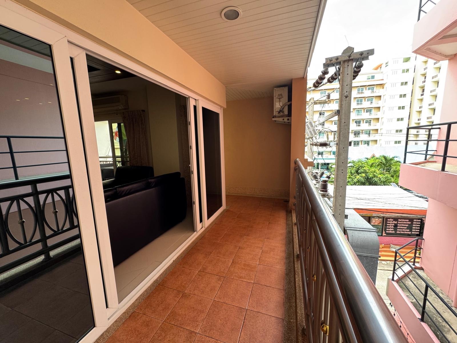 Like New Corner Unit 1 Bed 1 Bath Condo In Central Pattaya photo 22