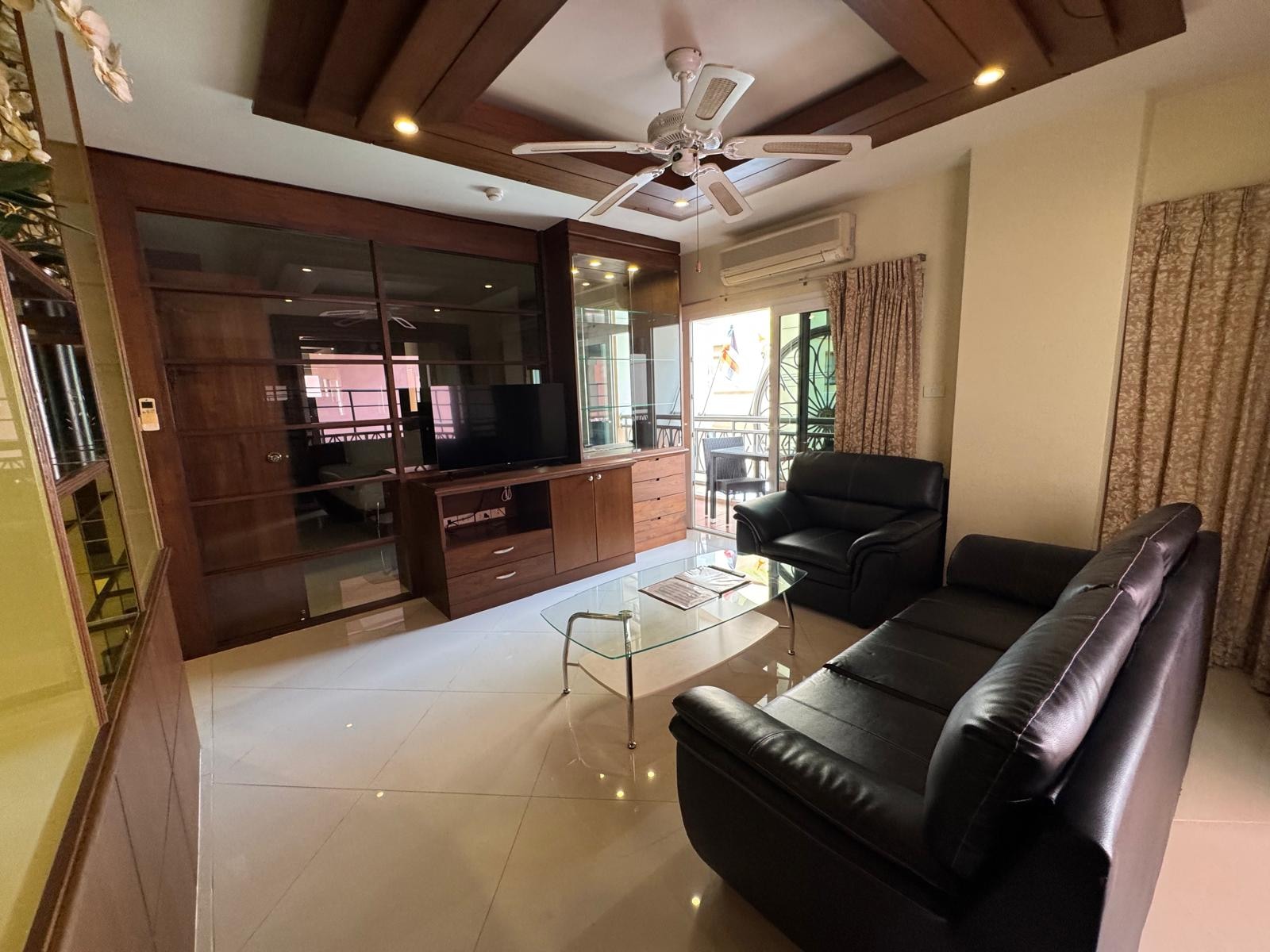 Like New Corner Unit 1 Bed 1 Bath Condo In Central Pattaya photo 23
