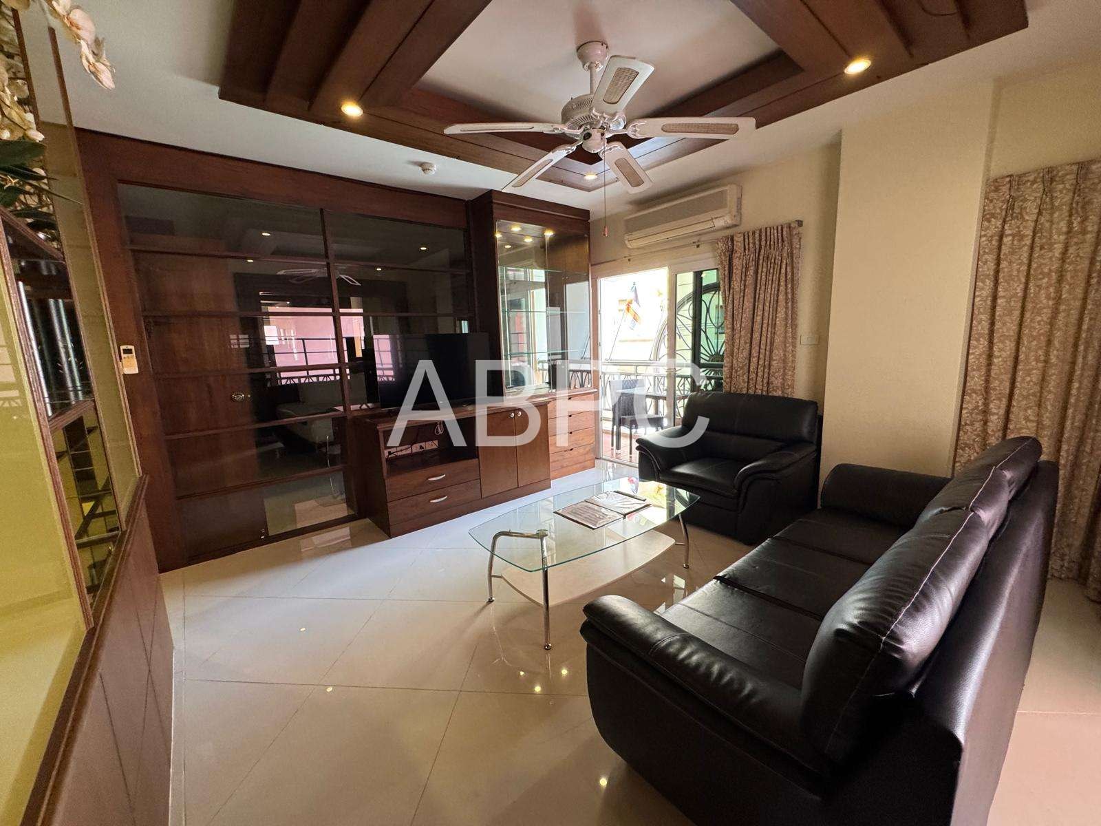 Like New Corner Unit 1 Bed 1 Bath Condo In Central Pattaya photo 18