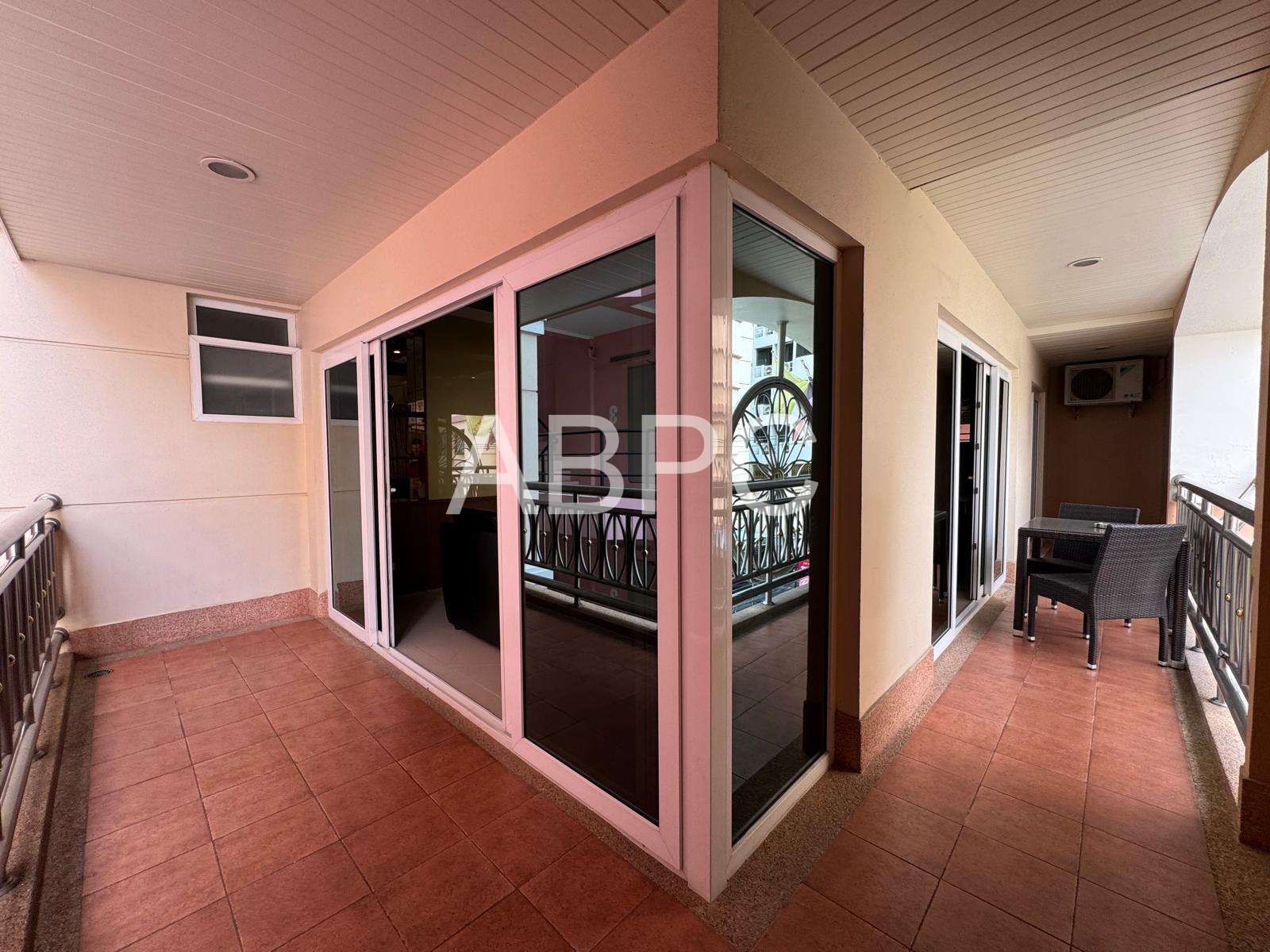 Like New Corner Unit 1 Bed 1 Bath Condo In Central Pattaya photo 7