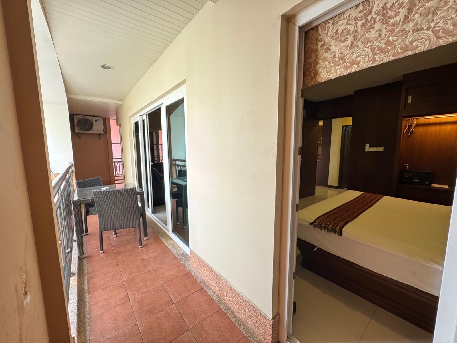 Like New Corner Unit 1 Bed 1 Bath Condo In Central Pattaya photo 27