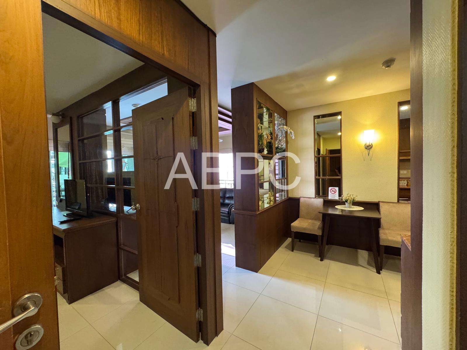 Like New Corner Unit 1 Bed 1 Bath Condo In Central Pattaya photo 13