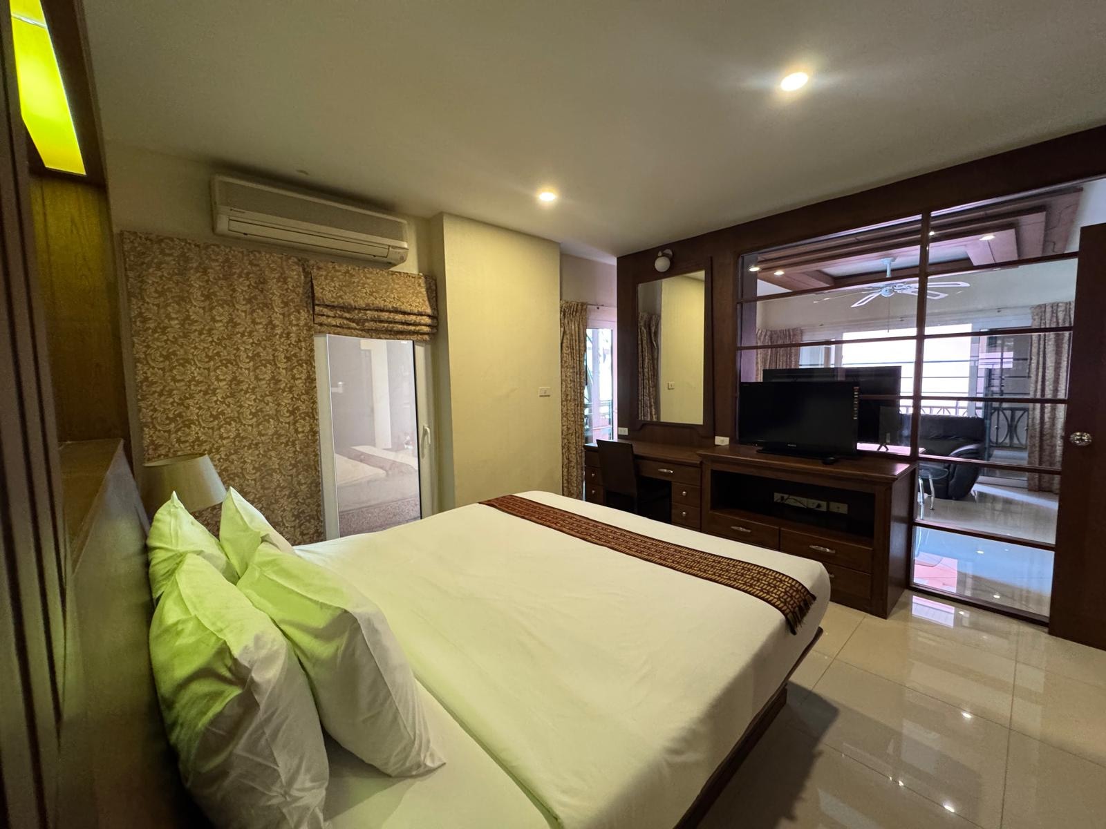 Like New Corner Unit 1 Bed 1 Bath Condo In Central Pattaya photo 30
