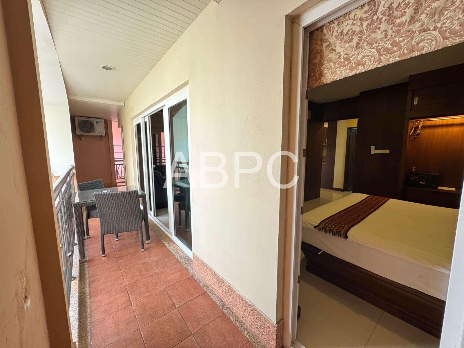 Like New Corner Unit 1 Bed 1 Bath Condo In Central Pattaya photo 3