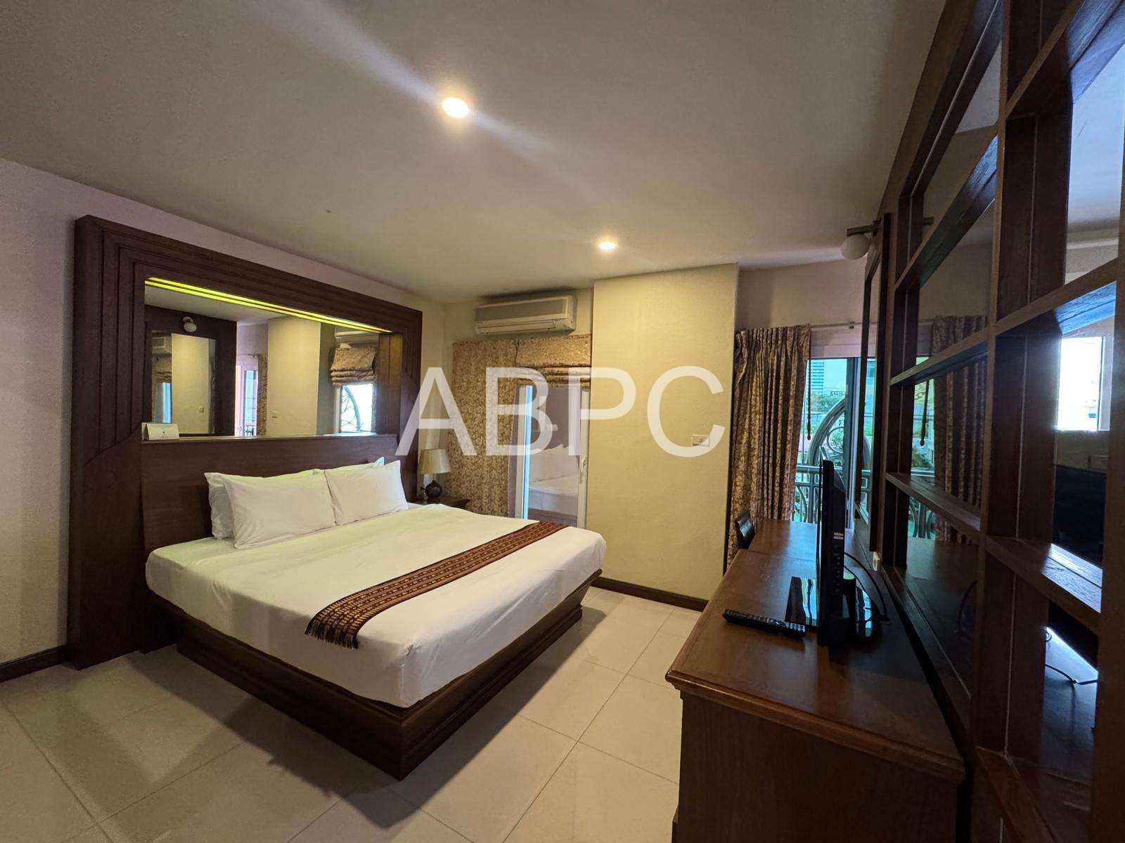Like New Corner Unit 1 Bed 1 Bath Condo In Central Pattaya photo 4