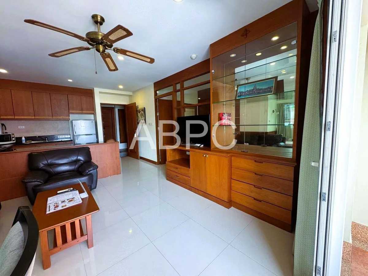 Like New Corner Unit 1 Bed 1 Bath Condo In Central Pattaya photo 3