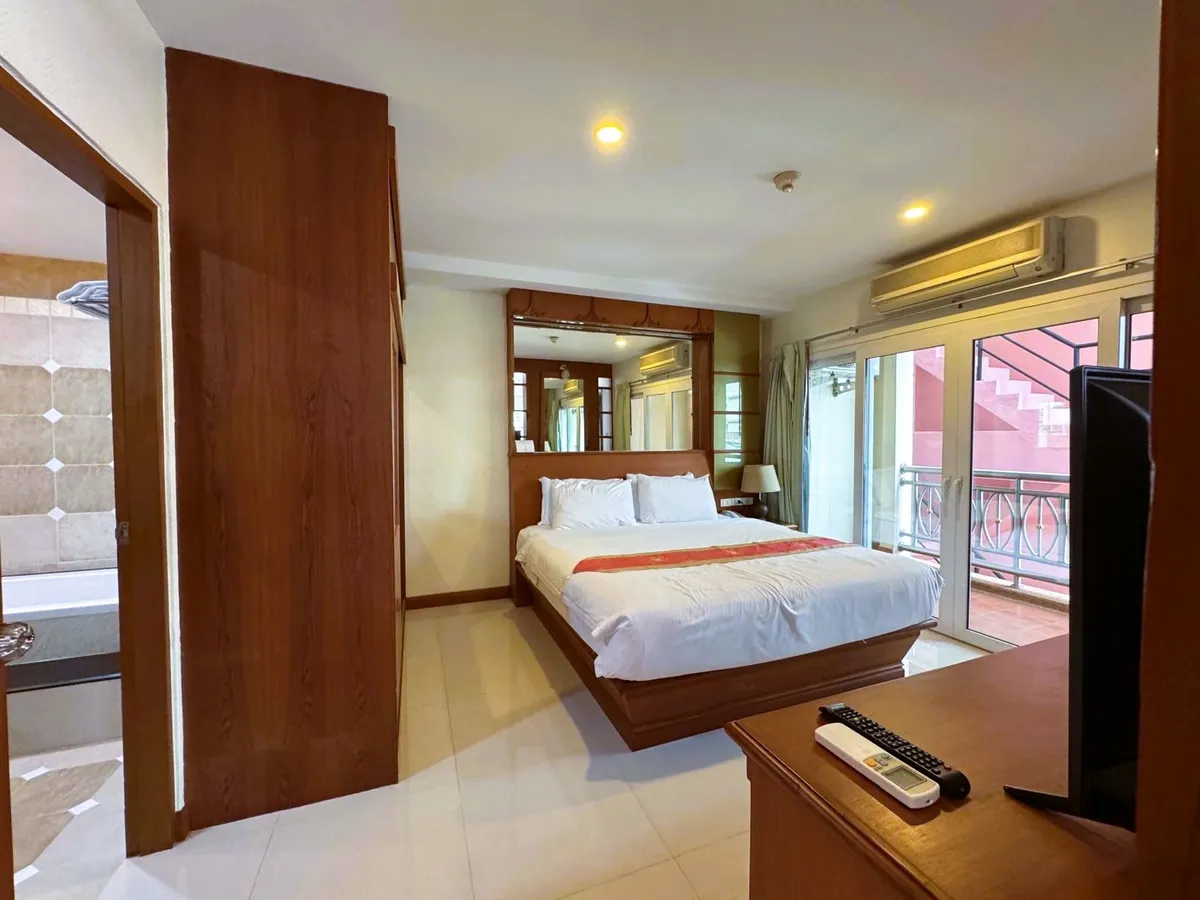 Like New Corner Unit 1 Bed 1 Bath Condo In Central Pattaya photo 32