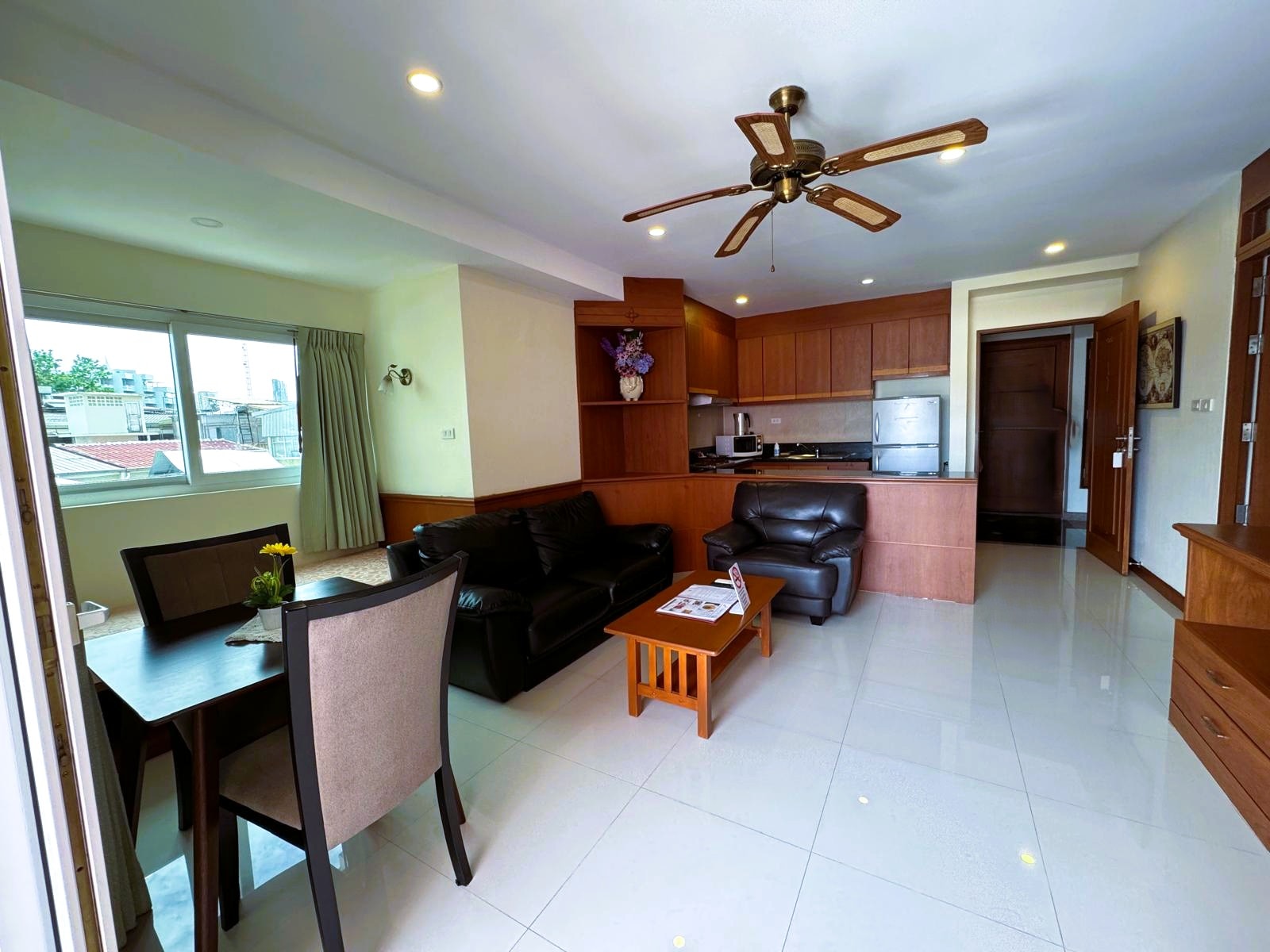 Like New Corner Unit 1 Bed 1 Bath Condo In Central Pattaya photo 28
