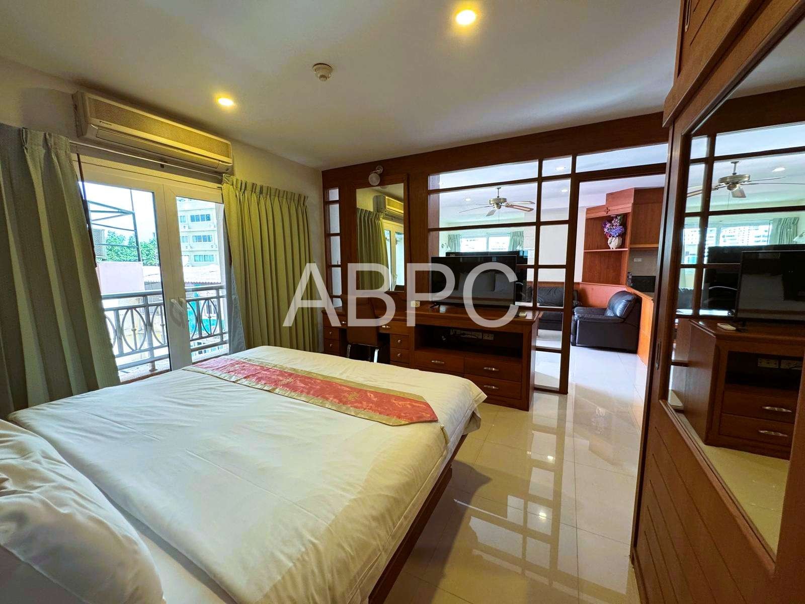 Like New Corner Unit 1 Bed 1 Bath Condo In Central Pattaya photo 6