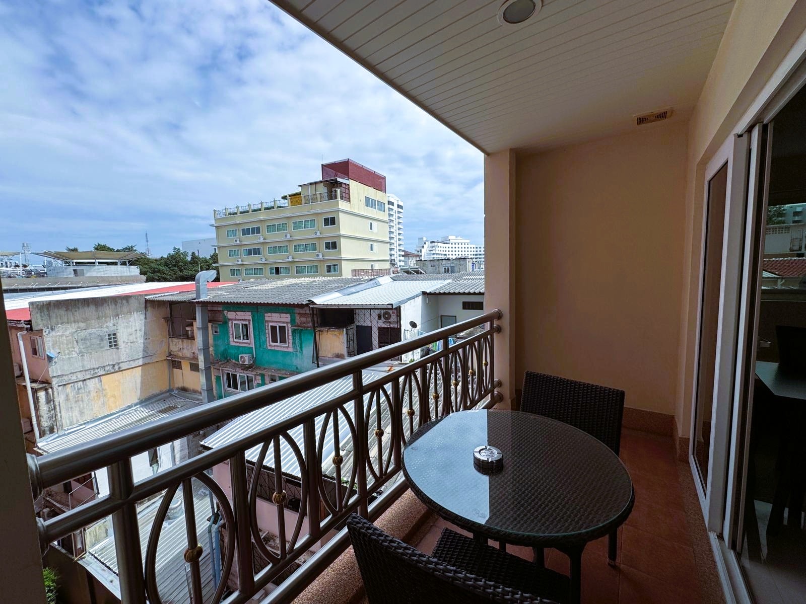 Like New Corner Unit 1 Bed 1 Bath Condo In Central Pattaya photo 29