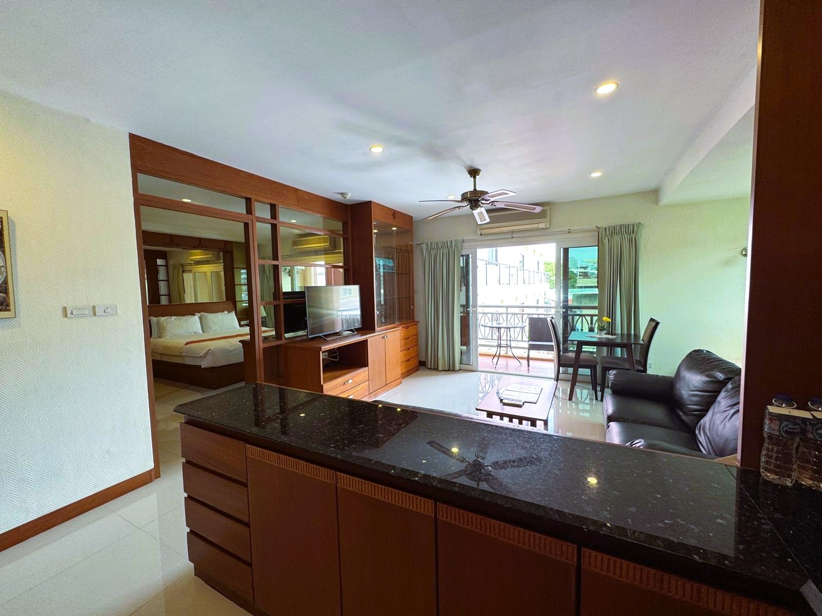 Like New Corner Unit 1 Bed 1 Bath Condo In Central Pattaya photo 25