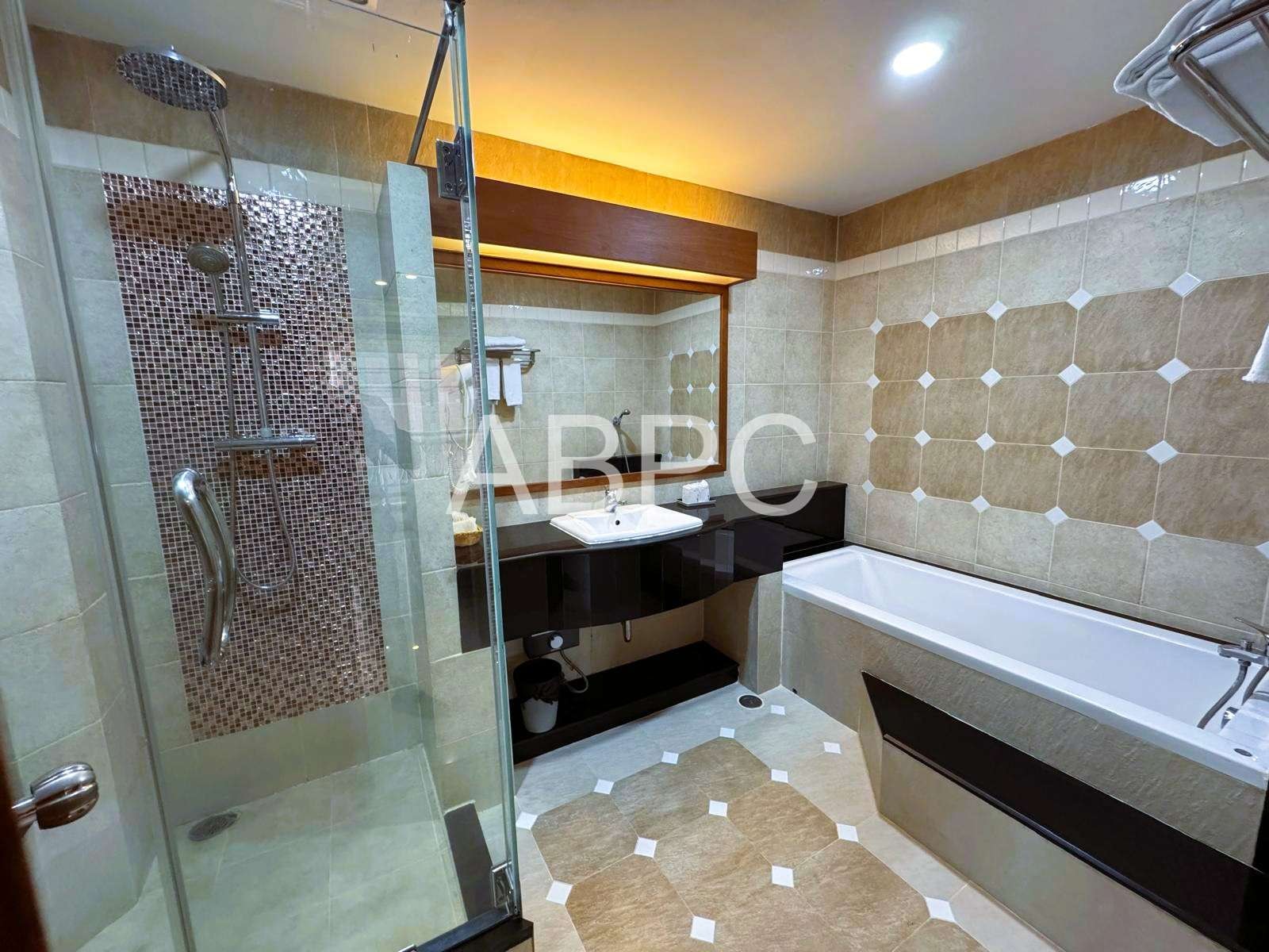 Like New Corner Unit 1 Bed 1 Bath Condo In Central Pattaya photo 10
