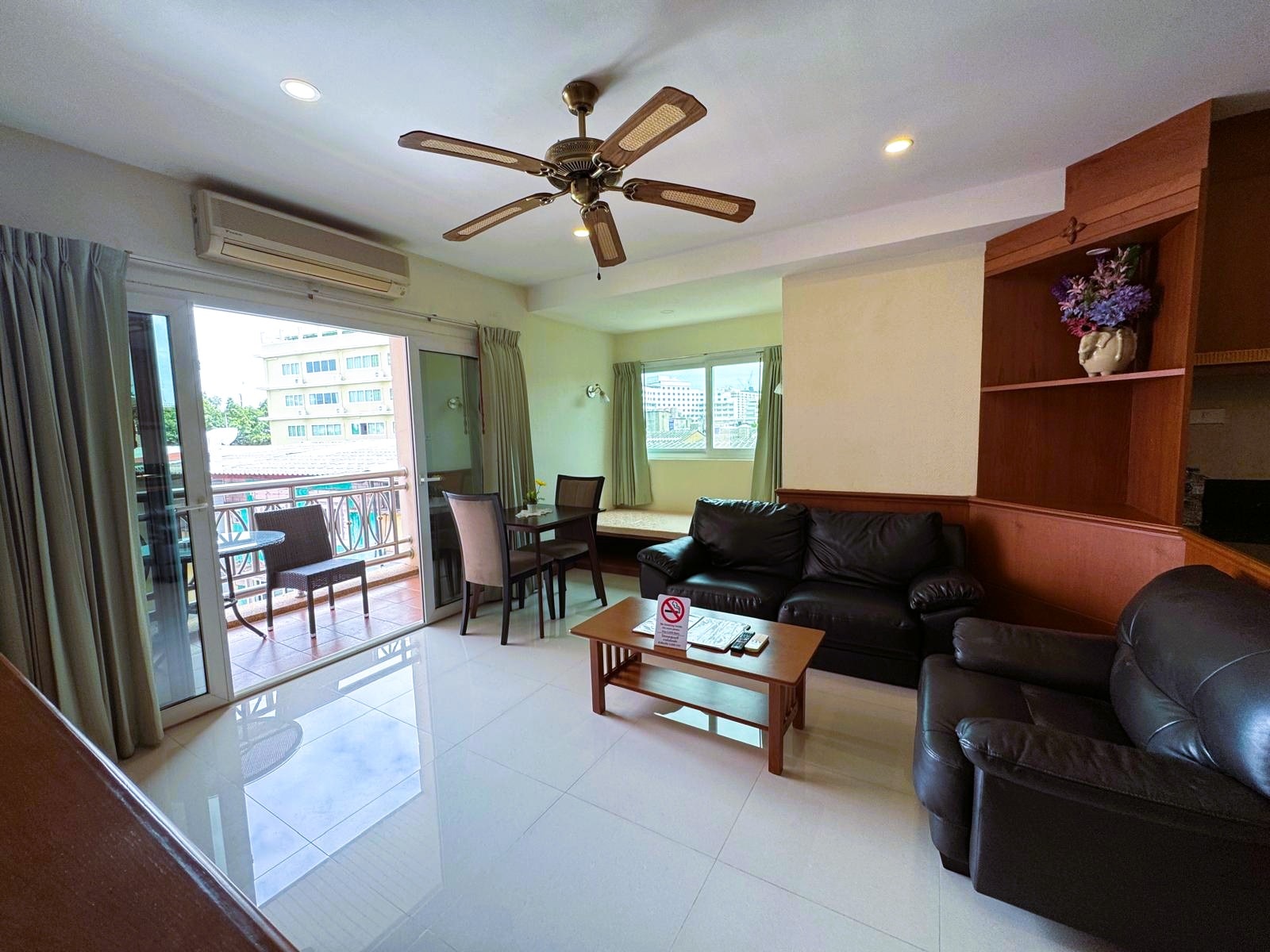 Like New Corner Unit 1 Bed 1 Bath Condo In Central Pattaya photo 26