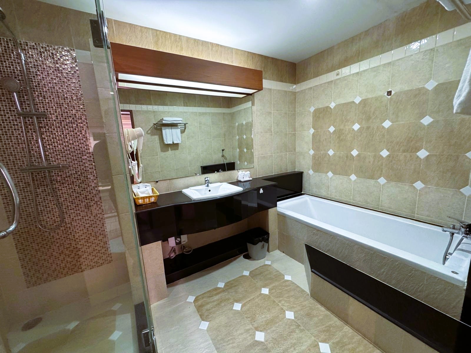 Large Like New 1 Bed 1 Bath Condo In Central Pattaya photo 26