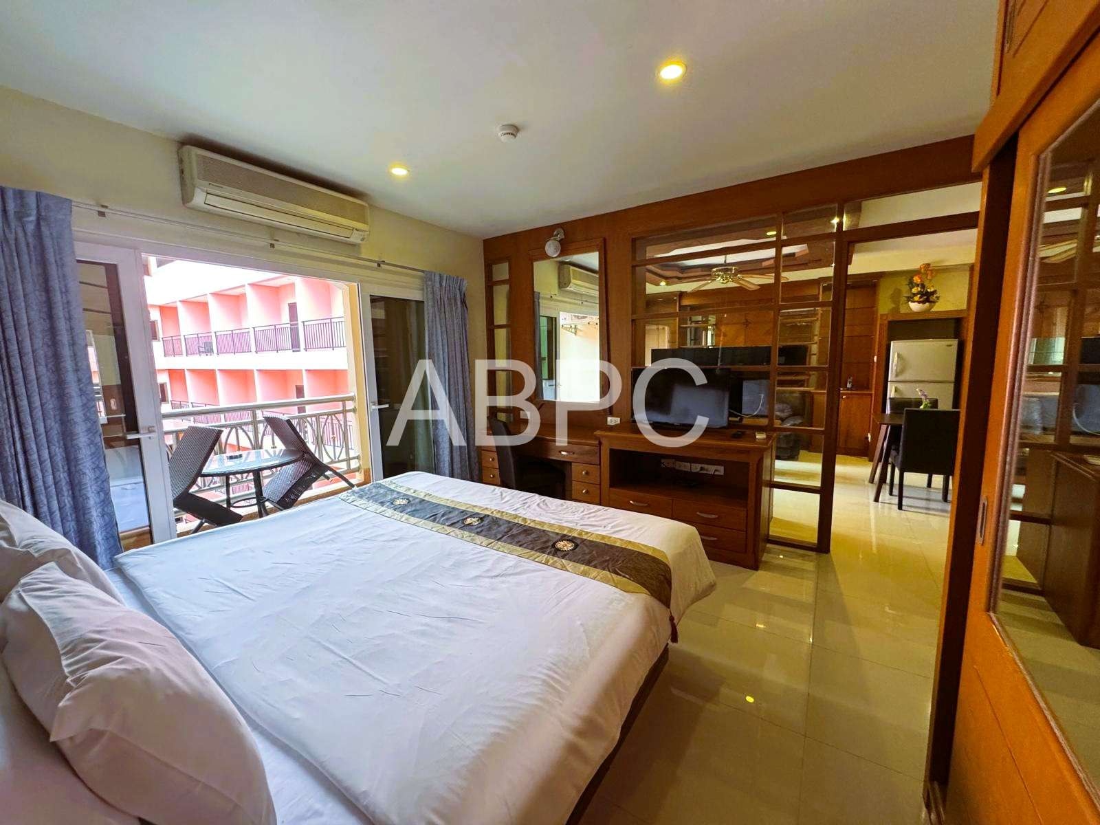 Large Like New 1 Bed 1 Bath Condo In Central Pattaya photo 12