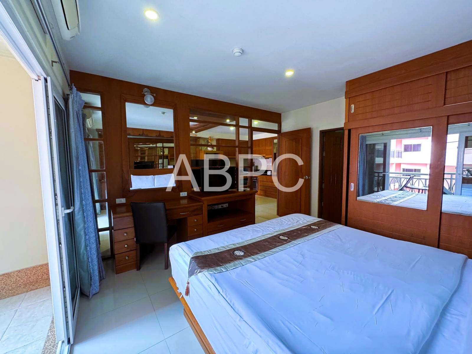 Large Like New 1 Bed 1 Bath Condo In Central Pattaya photo 13