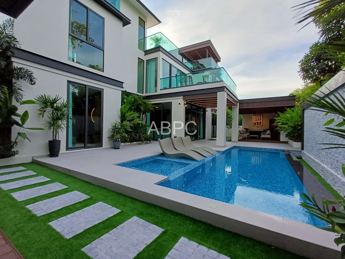 Luxury Pool Villa 3 story with a Private Elevator 6 bedrooms 9 bathrooms in Na Jomtien for Sale photo 11