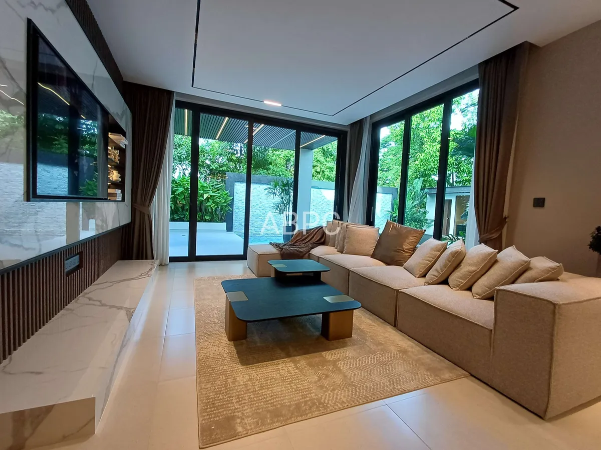 Luxury Pool Villa 3 story with a Private Elevator 6 bedrooms 9 bathrooms in Na Jomtien for Sale photo 6
