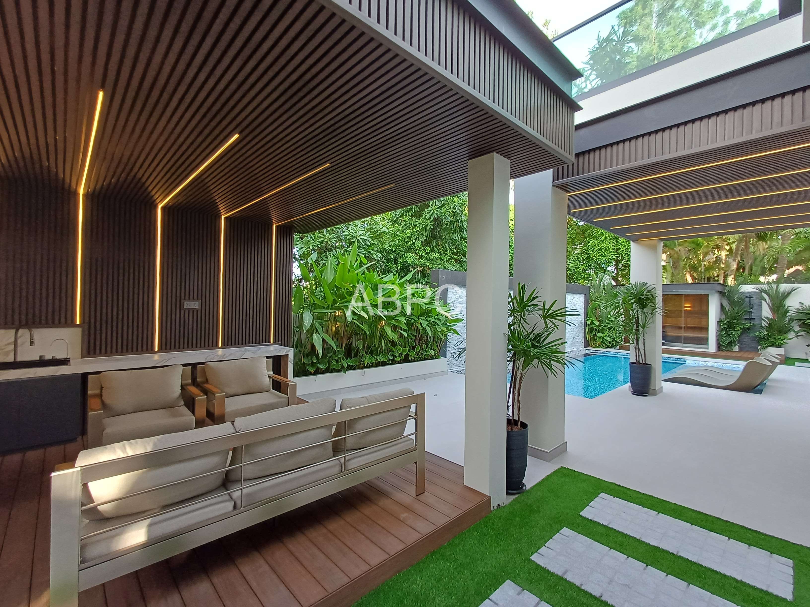 Luxury Pool Villa 3 story with a Private Elevator 6 bedrooms 9 bathrooms in Na Jomtien for Sale photo 17