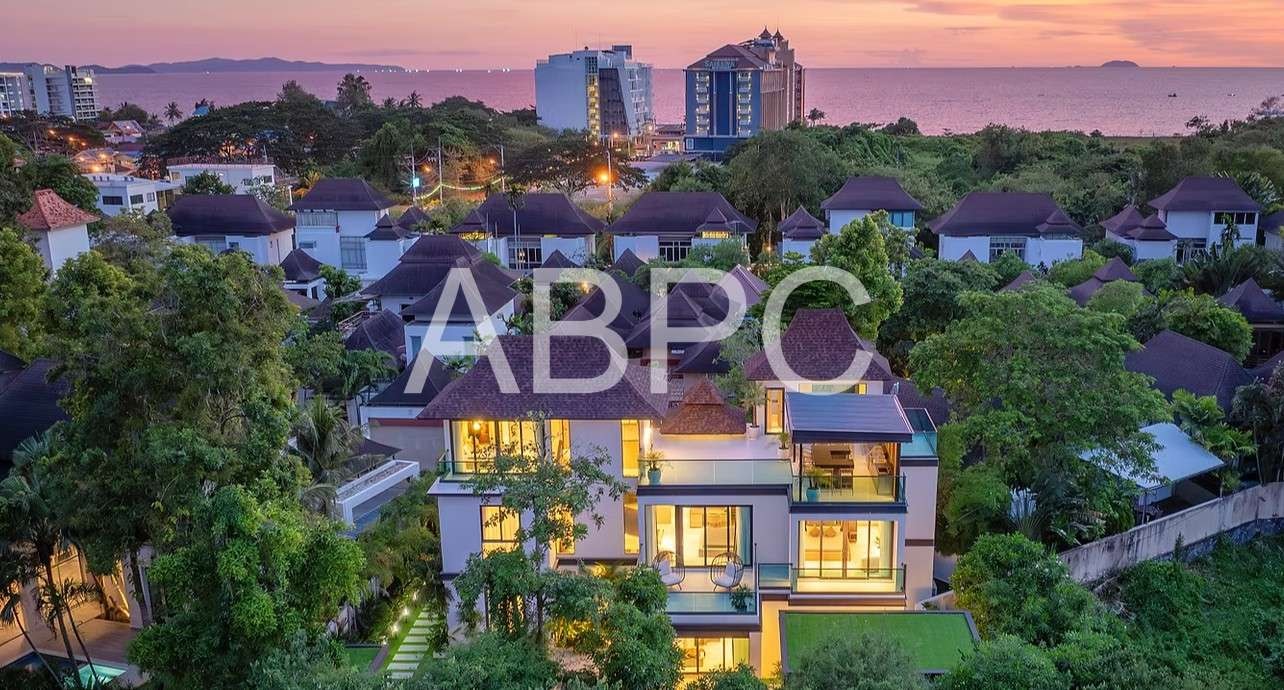 Luxury Pool Villa 3 story with a Private Elevator 6 bedrooms 9 bathrooms in Na Jomtien for Sale