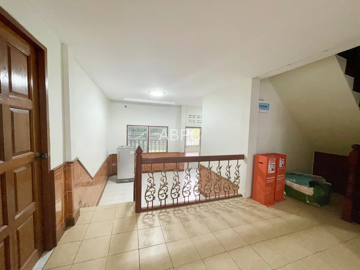 Townhome 3 bedroom 2 bathroom in North Pattaya photo 9