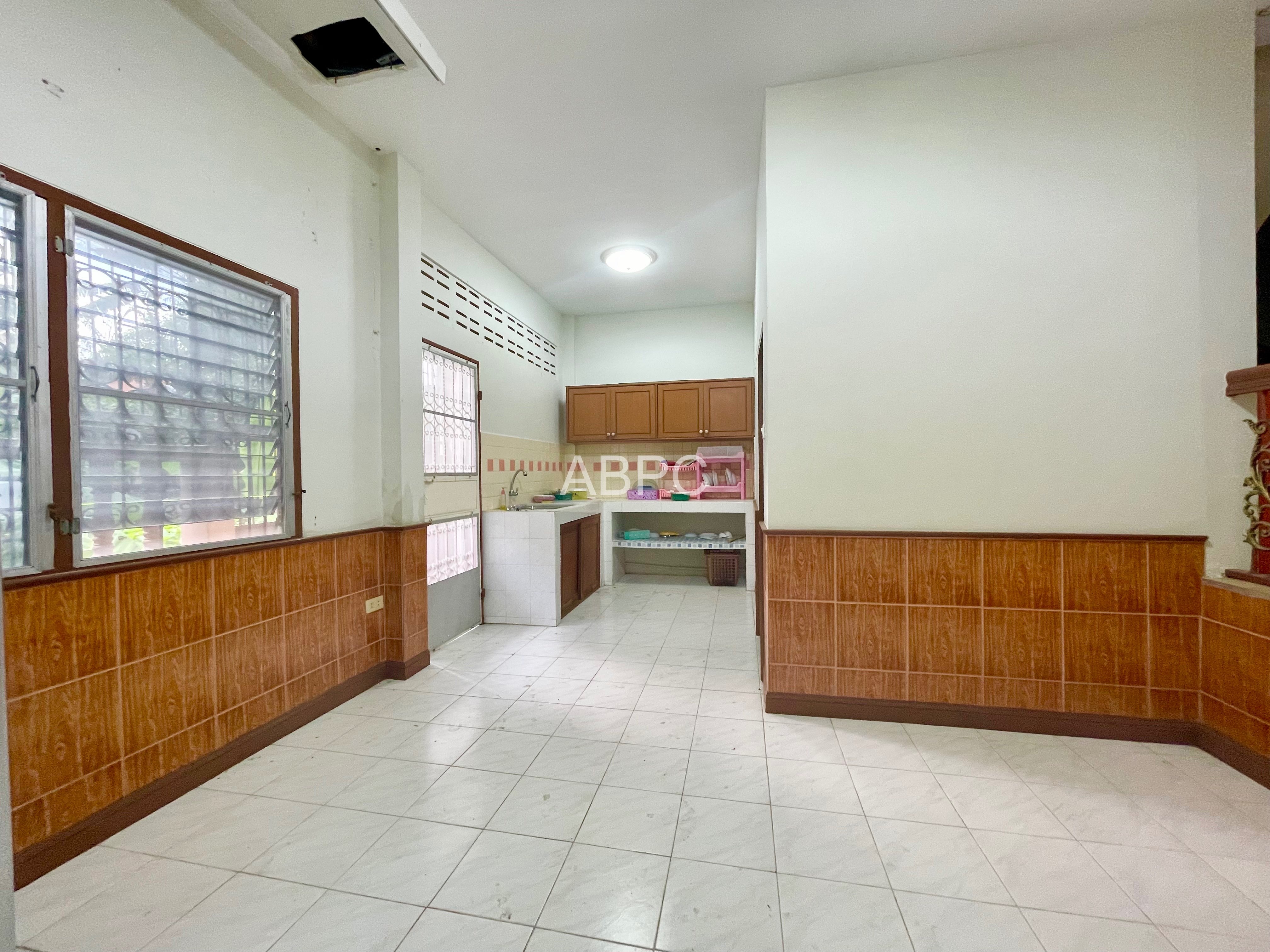 Townhome 3 bedroom 2 bathroom in North Pattaya photo 10