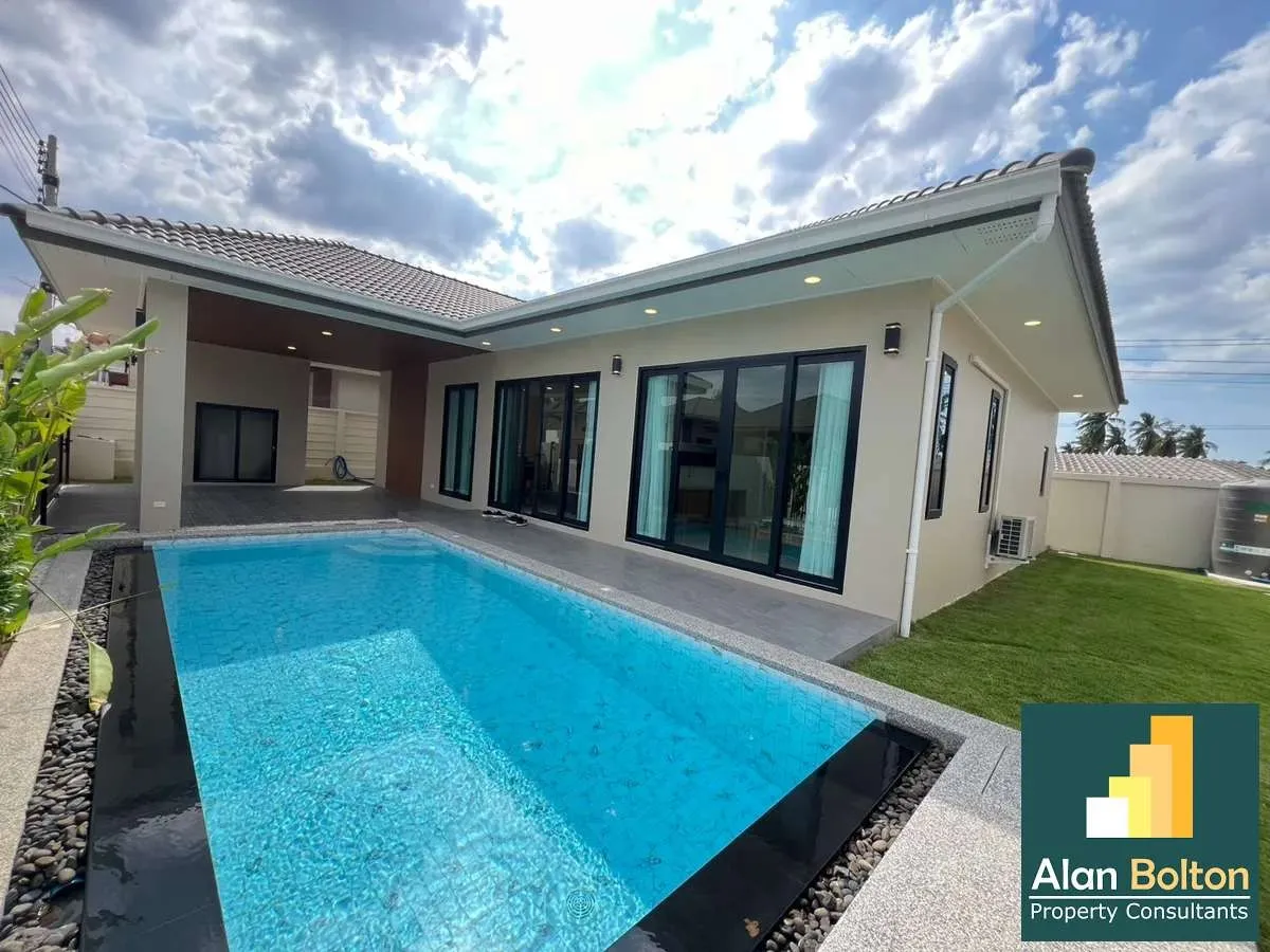 Luxury Pool villa for rent 3 Bedrooms 3 Bathrooms in East Pattaya