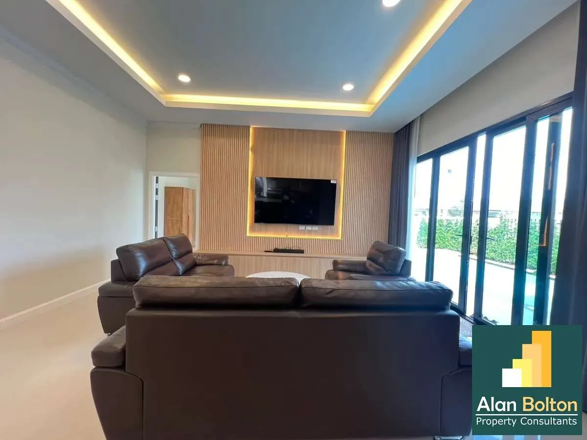 Luxury Pool villa for rent 3 Bedrooms 3 Bathrooms in East Pattaya photo 12