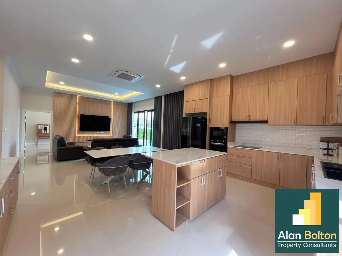 Luxury Pool villa for rent 3 Bedrooms 3 Bathrooms in East Pattaya photo 13