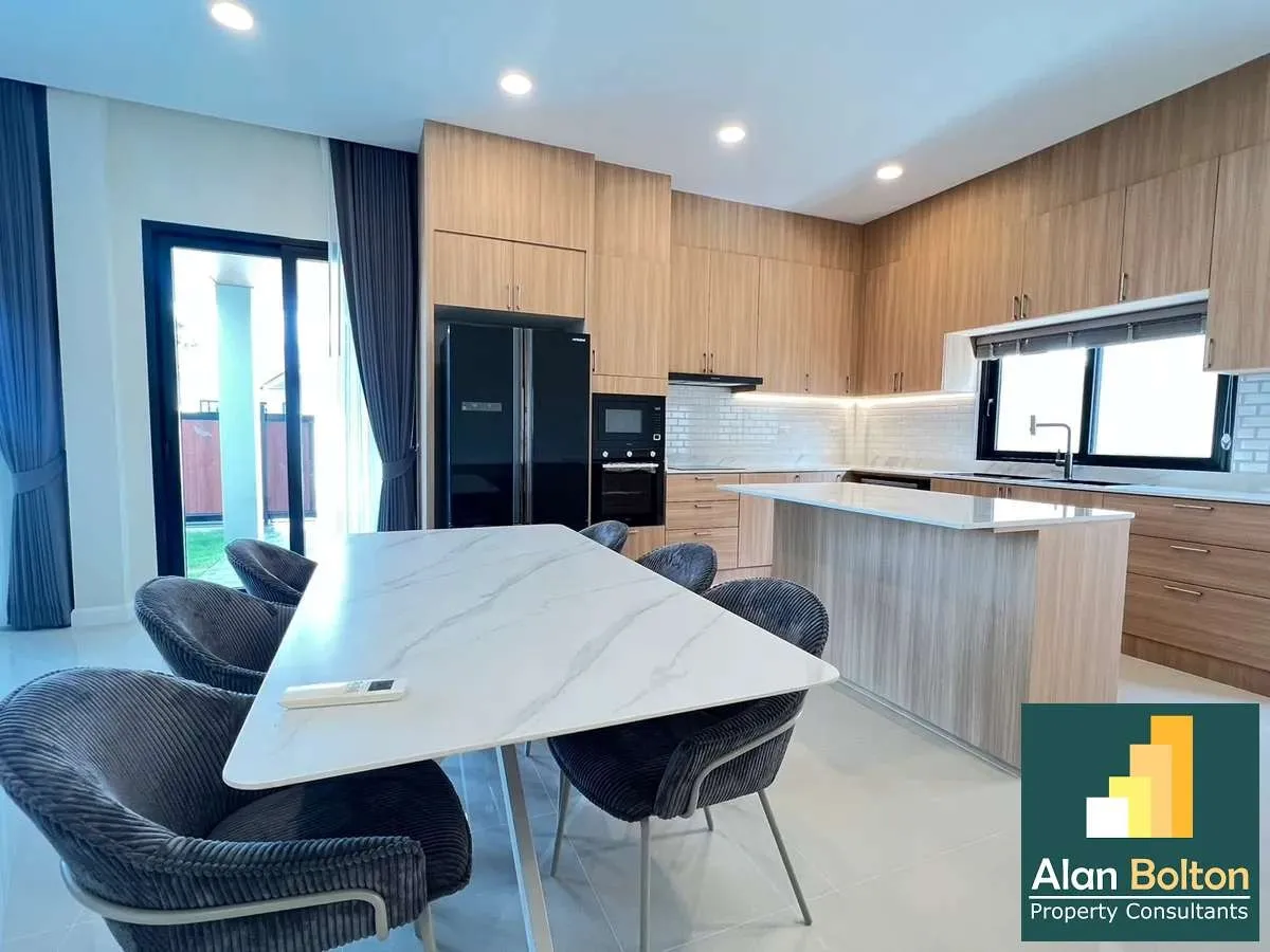 Luxury Pool villa for rent 3 Bedrooms 3 Bathrooms in East Pattaya photo 16