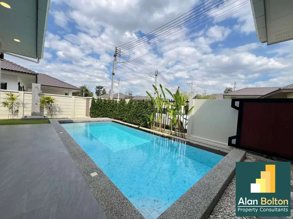 Luxury Pool villa for rent 3 Bedrooms 3 Bathrooms in East Pattaya photo 3