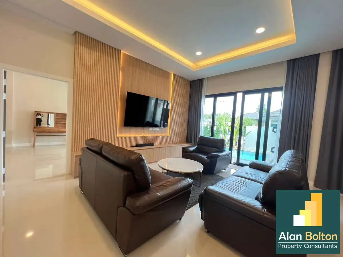 Luxury Pool villa for rent 3 Bedrooms 3 Bathrooms in East Pattaya photo 10