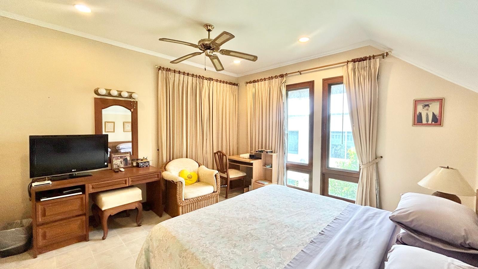 4 Bedroom For Sale In Golf Course Country Club photo 23