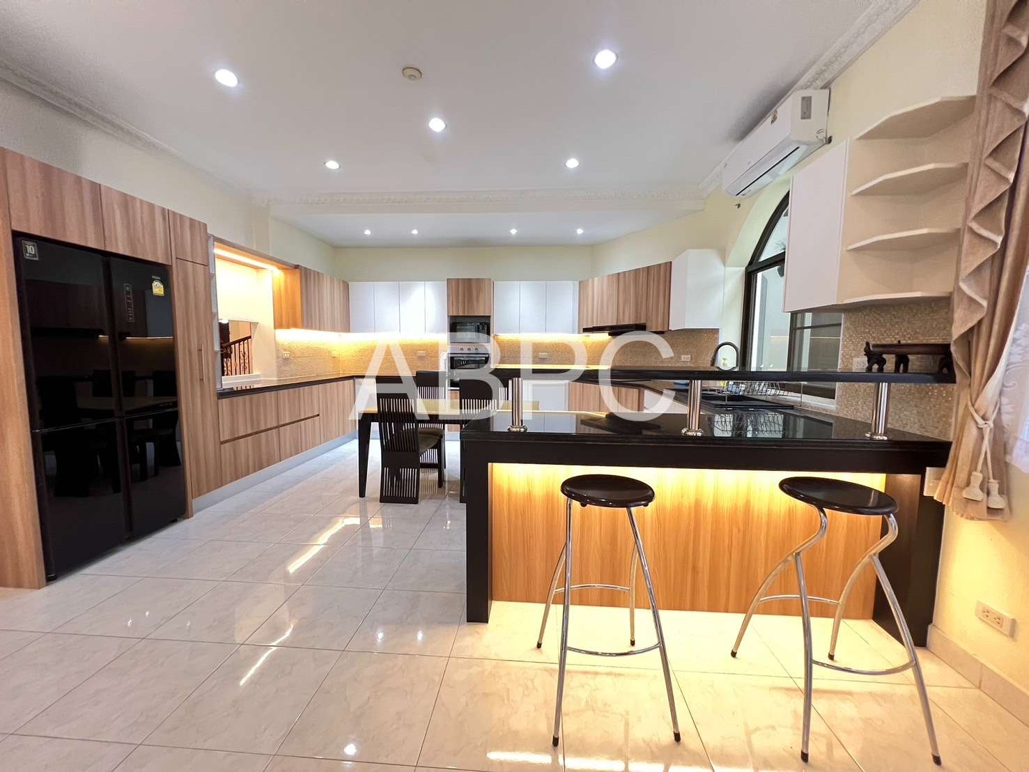 Renovated Luxury House  5 Bedrooms 6 Bathrooms in Mapprachan photo 17
