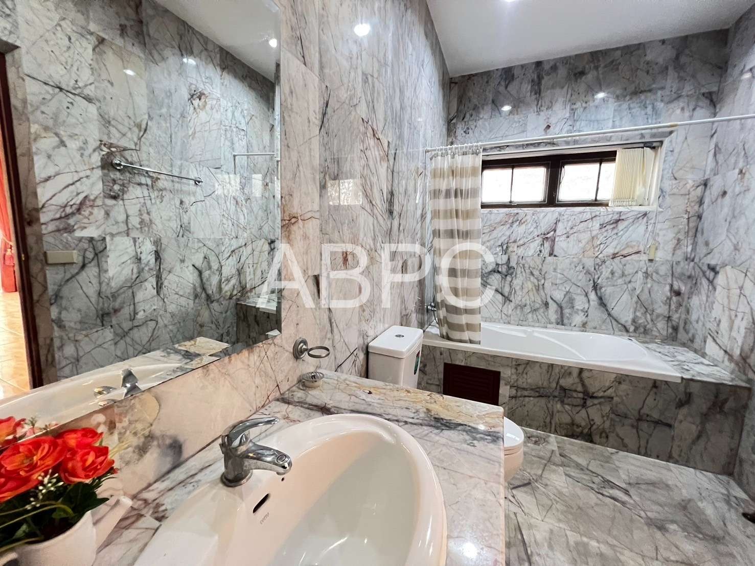 Renovated Luxury House  5 Bedrooms 6 Bathrooms in Mapprachan photo 11