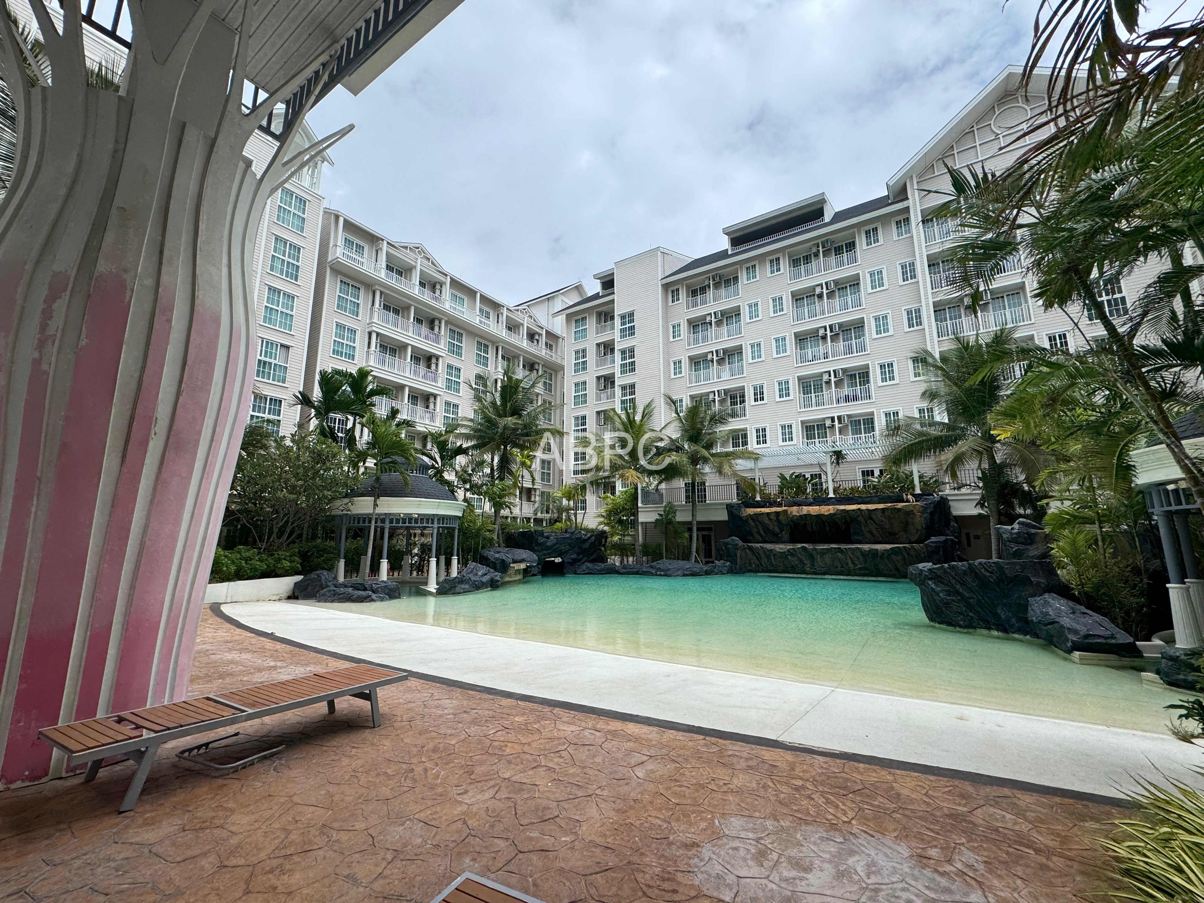 Beachfront Building 1 Bedroom 1 Bathroom in Na Jomtien photo 9