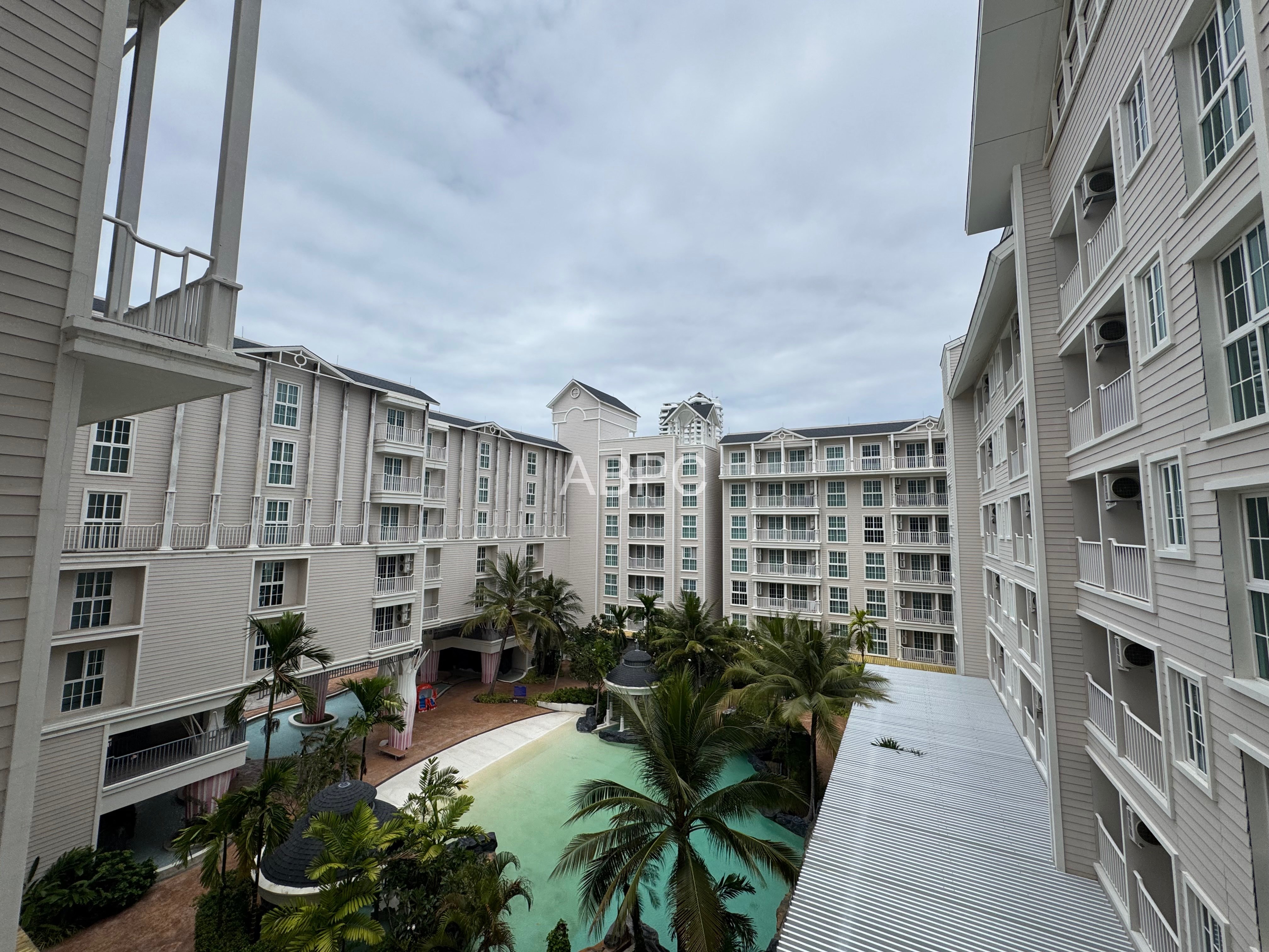 Beachfront Building 1 Bedroom 1 Bathroom in Na Jomtien